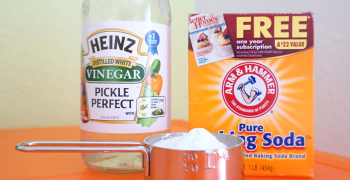 Baking soda and vinegar - Shiny Cleaners - Carpet Cleaning Services